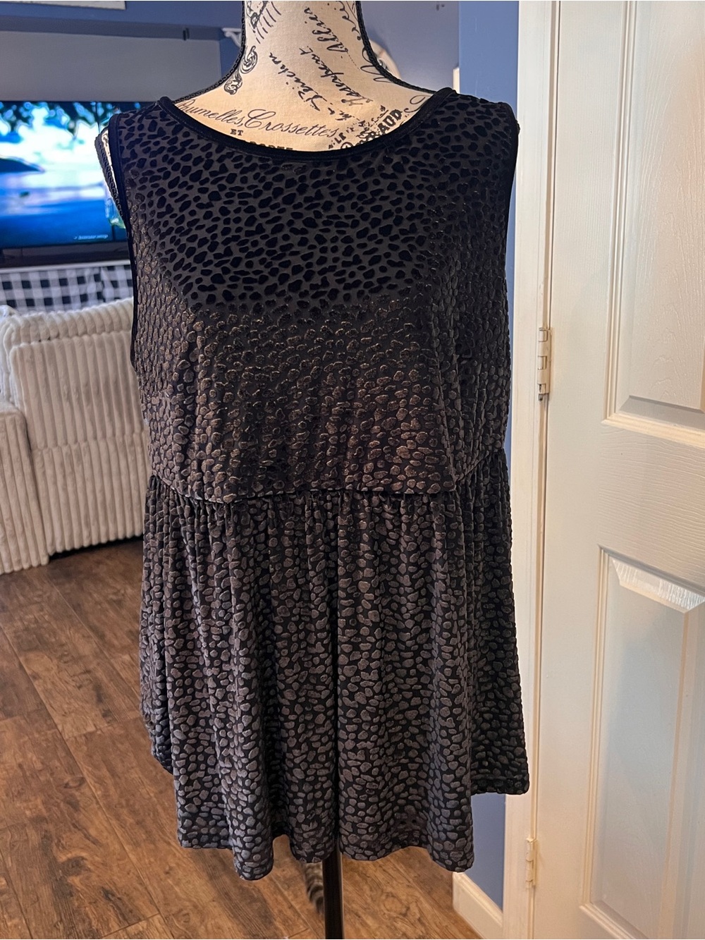 torrid Black Textured Sleeveless Tunic with Subtle Leopard Print
